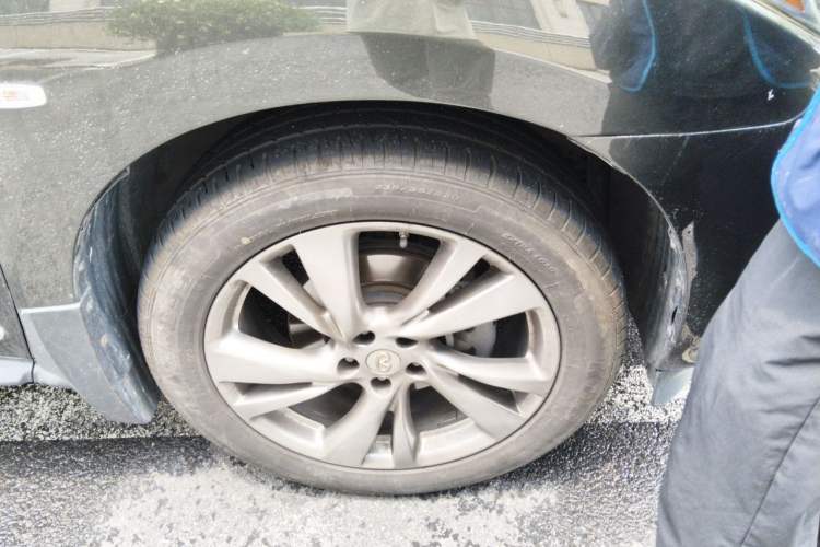 Used Infiniti JX 2013 JX35 Two-Wheel-Drive Excellence Edition Right Front Wheel Hub