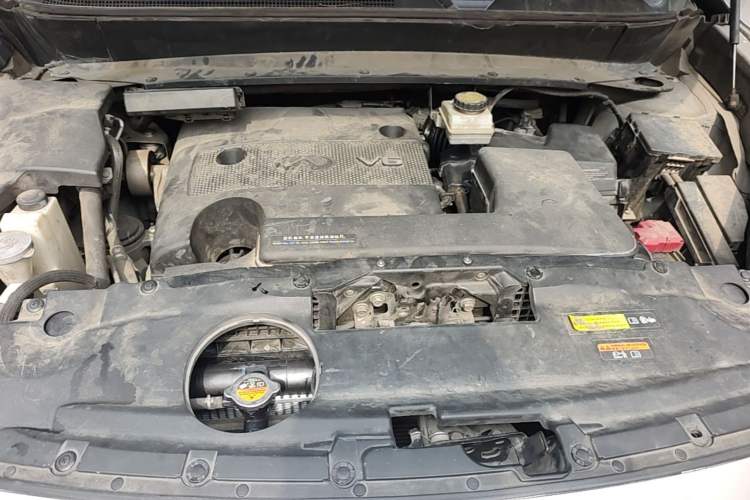 Used Infiniti JX 2013 JX35 Two-Wheel-Drive Excellence Edition Engine Bay