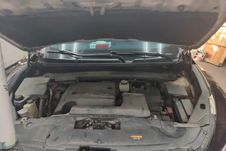 Used Infiniti JX 2013 JX35 Two-Wheel-Drive Excellence Edition Engine Bay