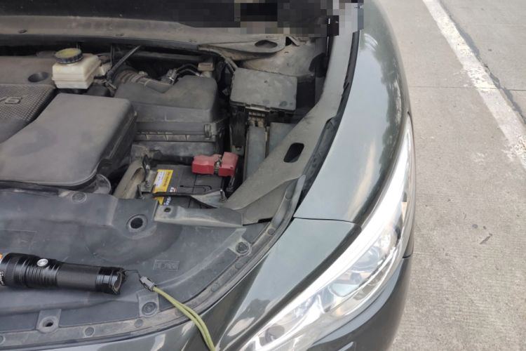 Used Infiniti JX 2013 JX35 Two-Wheel-Drive Excellence Edition Engine Bay Left