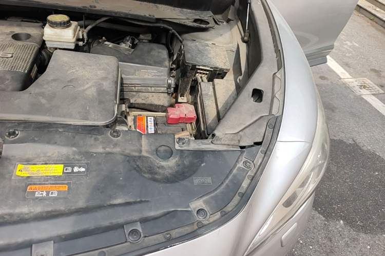 Used Infiniti JX 2013 JX35 Two-Wheel-Drive Excellence Edition Engine Bay Left