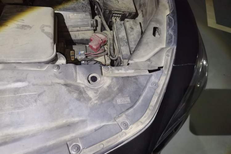 Used Infiniti JX 2013 JX35 Two-Wheel-Drive Excellence Edition Engine Bay Left