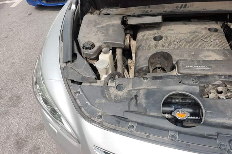 Used Infiniti JX 2013 JX35 Two-Wheel-Drive Excellence Edition Engine Bay Right