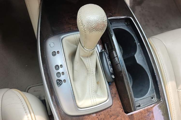 Used Infiniti JX 2013 JX35 Two-Wheel-Drive Excellence Edition Gear Lever