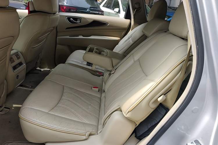 Used Infiniti JX 2013 JX35 Two-Wheel-Drive Excellence Edition Left Rear Seat