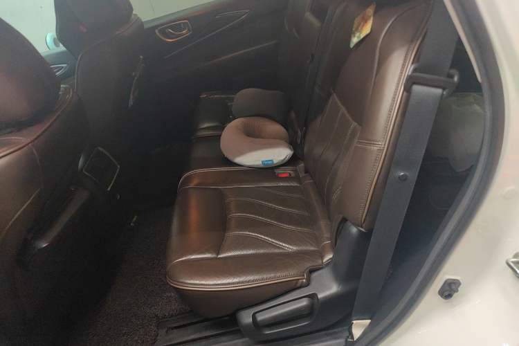 Used Infiniti JX 2013 JX35 Two-Wheel-Drive Excellence Edition Left Rear Seat