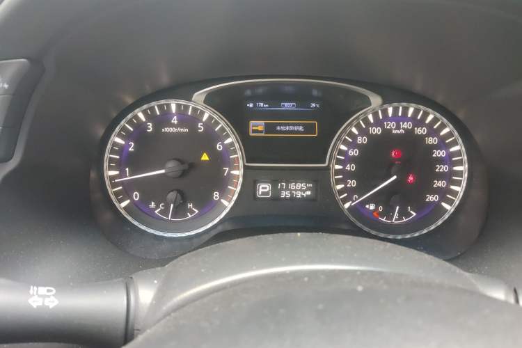 Used Infiniti JX 2013 JX35 Two-Wheel-Drive Excellence Edition Odometer Close Up