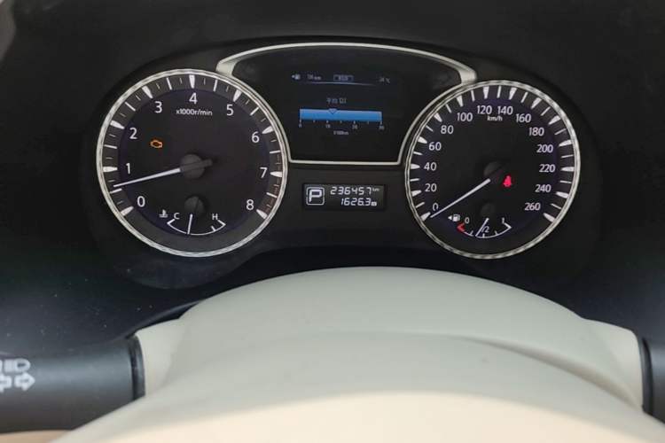 Used Infiniti JX 2013 JX35 Two-Wheel-Drive Excellence Edition Odometer Close Up