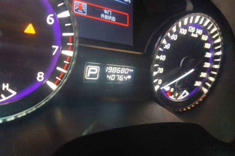 Used Infiniti JX 2013 JX35 Two-Wheel-Drive Excellence Edition Odometer Close Up