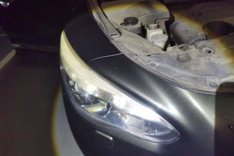 Used Infiniti JX 2013 JX35 Two-Wheel-Drive Excellence Edition Right Front Headlight