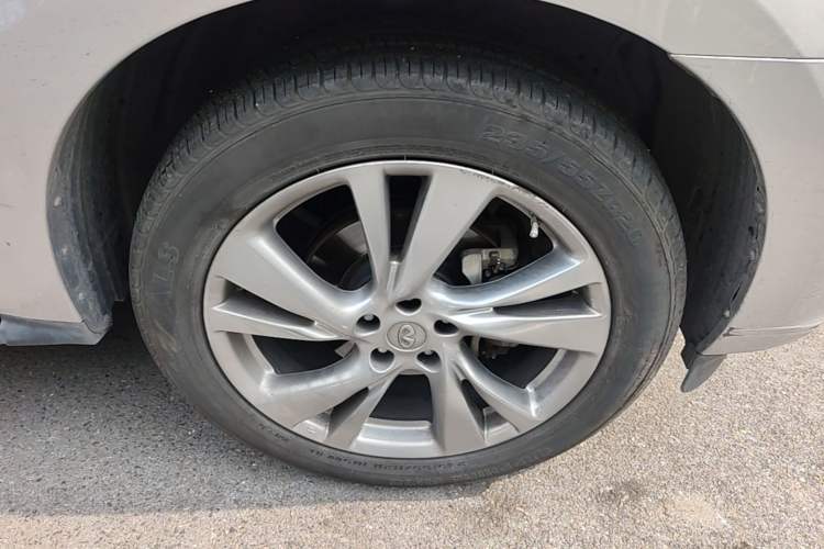 Used Infiniti JX 2013 JX35 Two-Wheel-Drive Excellence Edition Right Front Wheel Hub