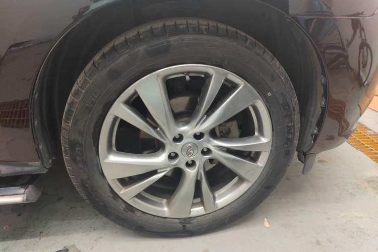 Used Infiniti JX 2013 JX35 Two-Wheel-Drive Excellence Edition Right Front Wheel Hub