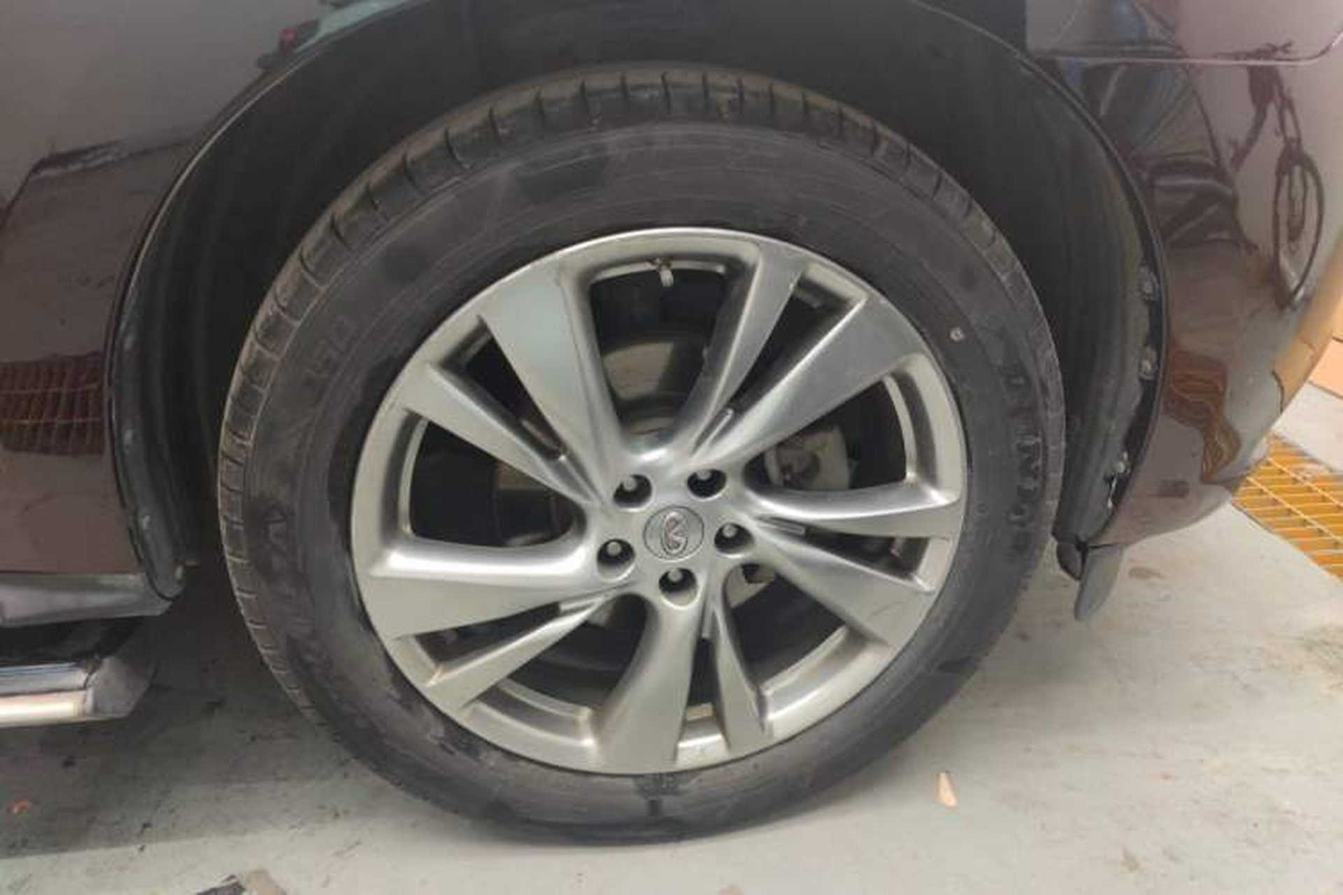 Used Infiniti JX 2013 JX35 Two-Wheel-Drive Excellence Edition Right Front Wheel Hub