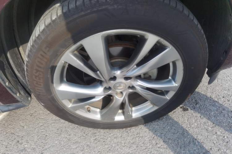 Used Infiniti JX 2013 JX35 4x4 All-Terrain Edition Right Front Wheel Hub