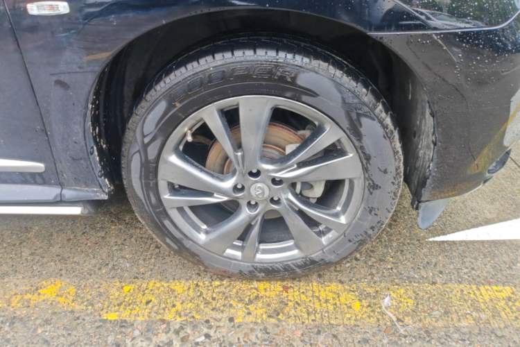 Used Infiniti JX 2013 JX35 4x4 All-Terrain Edition Right Front Wheel Hub