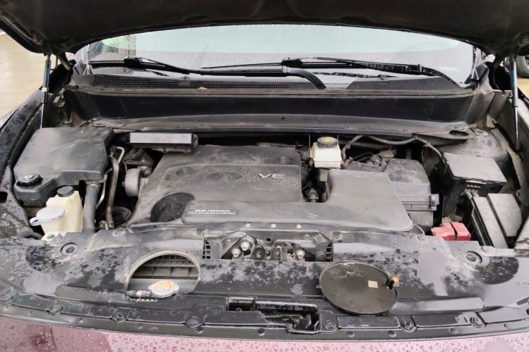 Used Infiniti JX 2013 JX35 Two-Wheel-Drive Excellence Edition Engine Bay