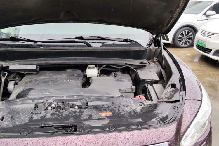 Used Infiniti JX 2013 JX35 Two-Wheel-Drive Excellence Edition Engine Bay Left
