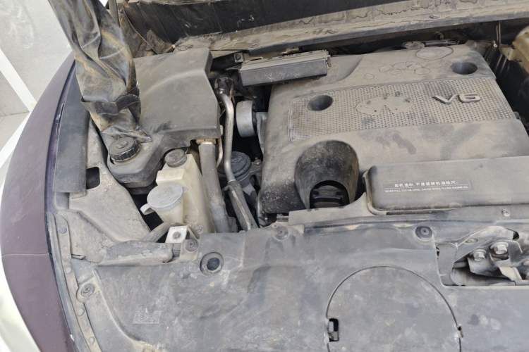 Used Infiniti JX 2013 JX35 Two-Wheel-Drive Excellence Edition Engine Bay Right