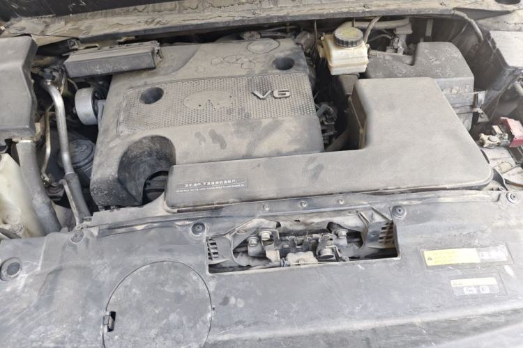 Used Infiniti JX 2013 JX35 Two-Wheel-Drive Excellence Edition Engine Bay