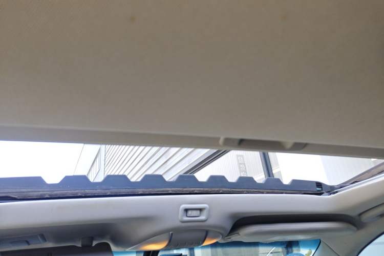 Used Infiniti JX 2013 JX35 Two-Wheel-Drive Excellence Edition Headliner