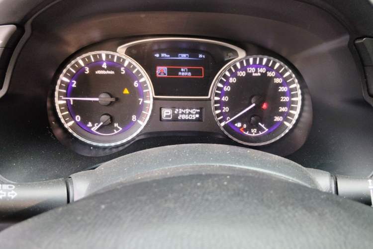 Used Infiniti JX 2013 JX35 Two-Wheel-Drive Excellence Edition Odometer Close Up