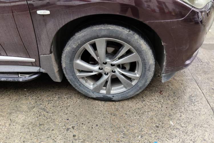 Used Infiniti JX 2013 JX35 Two-Wheel-Drive Excellence Edition Right Front Wheel Hub