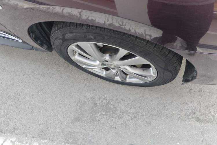 Used Infiniti JX 2013 JX35 Two-Wheel-Drive Excellence Edition Right Front Wheel Hub