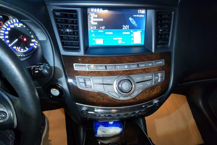 Used Infiniti JX 2013 JX35 Two-Wheel-Drive Excellence Edition Audio And AC Panel