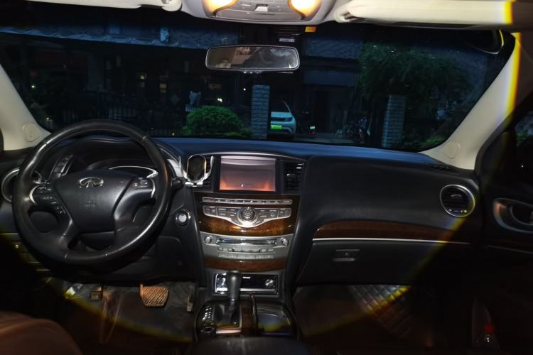Used Infiniti JX 2013 JX35 Two-Wheel-Drive Excellence Edition Center Console