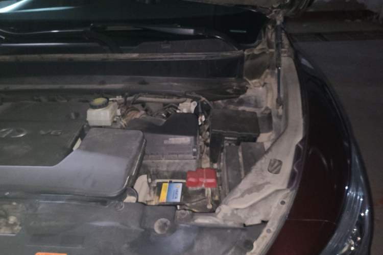 Used Infiniti JX 2013 JX35 Two-Wheel-Drive Excellence Edition Engine Bay Left