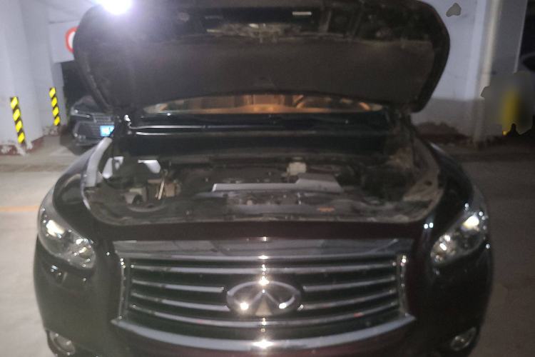 Used Infiniti JX 2013 JX35 Two-Wheel-Drive Excellence Edition Engine Bay