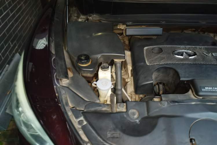 Used Infiniti JX 2013 JX35 Two-Wheel-Drive Excellence Edition Engine Bay Right