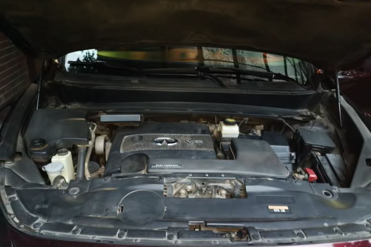 Used Infiniti JX 2013 JX35 Two-Wheel-Drive Excellence Edition Engine Bay
