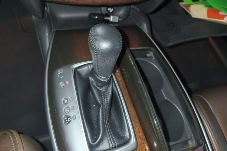 Used Infiniti JX 2013 JX35 4x4 All-Terrain Edition Gear Lever