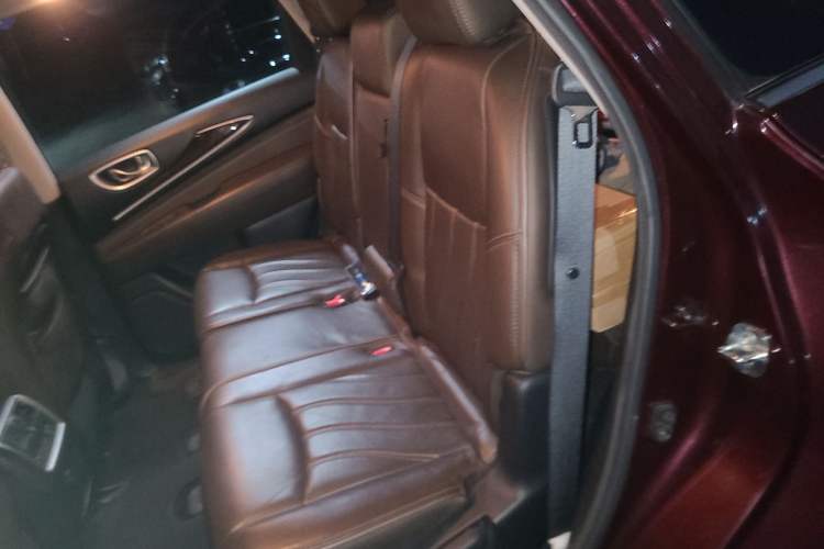 Used Infiniti JX 2013 JX35 Two-Wheel-Drive Excellence Edition Left Rear Seat