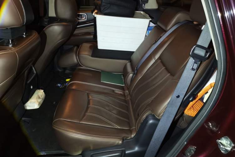 Used Infiniti JX 2013 JX35 Two-Wheel-Drive Excellence Edition Left Rear Seat