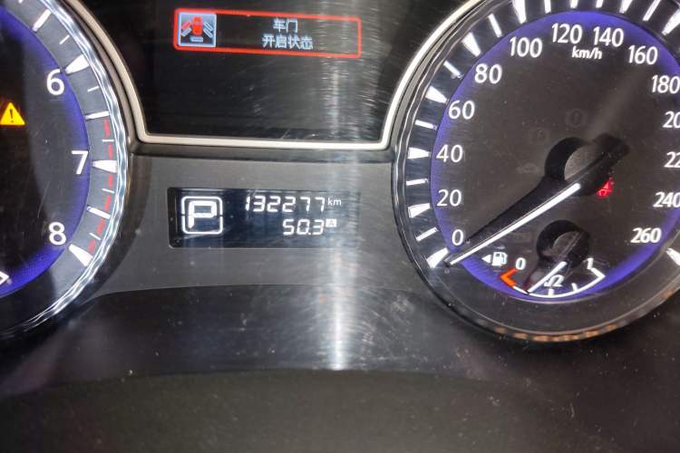 Used Infiniti JX 2013 JX35 Two-Wheel-Drive Excellence Edition Odometer Close Up