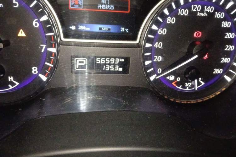 Used Infiniti JX 2013 JX35 4x4 All-Terrain Edition Odometer Close Up