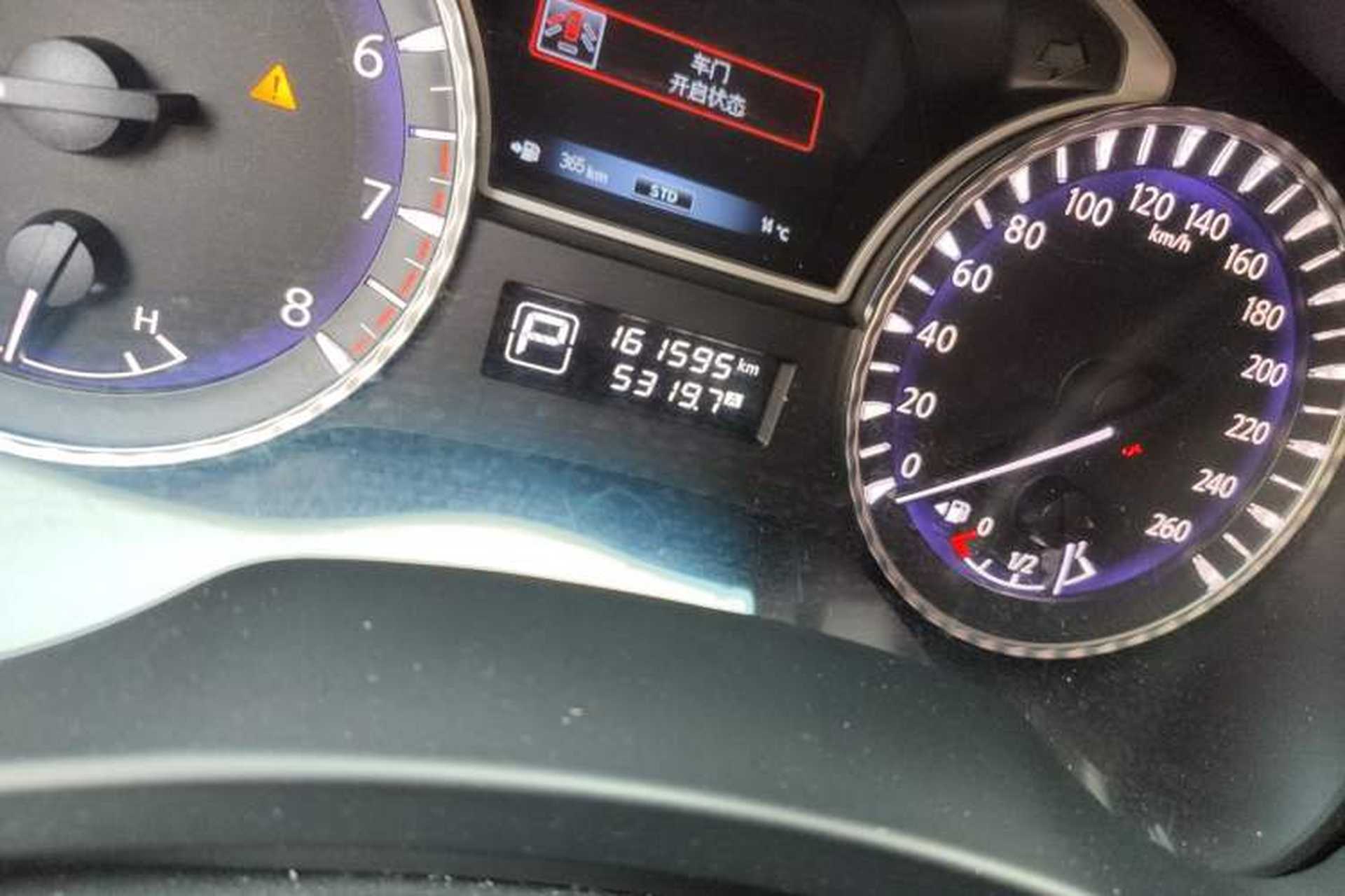Used Infiniti JX 2013 JX35 4x4 All-Terrain Edition Odometer Close Up
