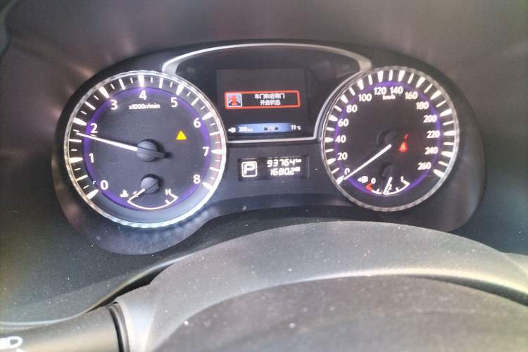 Used Infiniti JX 2013 JX35 4x4 All-Terrain Edition Odometer Close Up