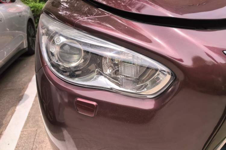 Used Infiniti JX 2013 JX35 Two-Wheel-Drive Excellence Edition Right Front Headlight