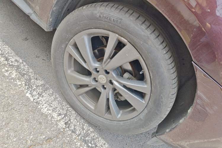 Used Infiniti JX 2013 JX35 4x4 All-Terrain Edition Right Front Wheel Hub