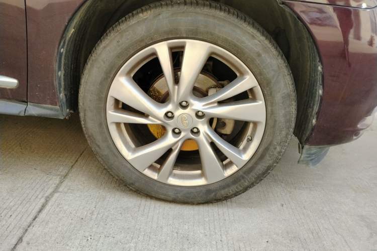 Used Infiniti JX 2013 JX35 4x4 All-Terrain Edition Right Front Wheel Hub