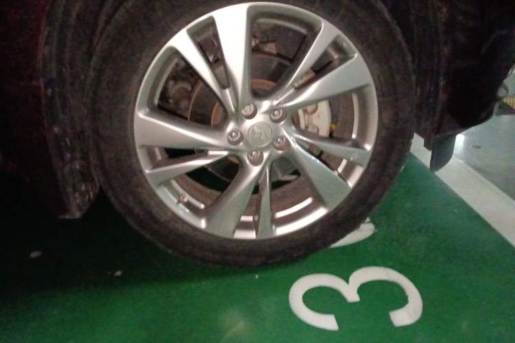 Used Infiniti JX 2013 JX35 4x4 All-Terrain Edition Right Front Wheel Hub