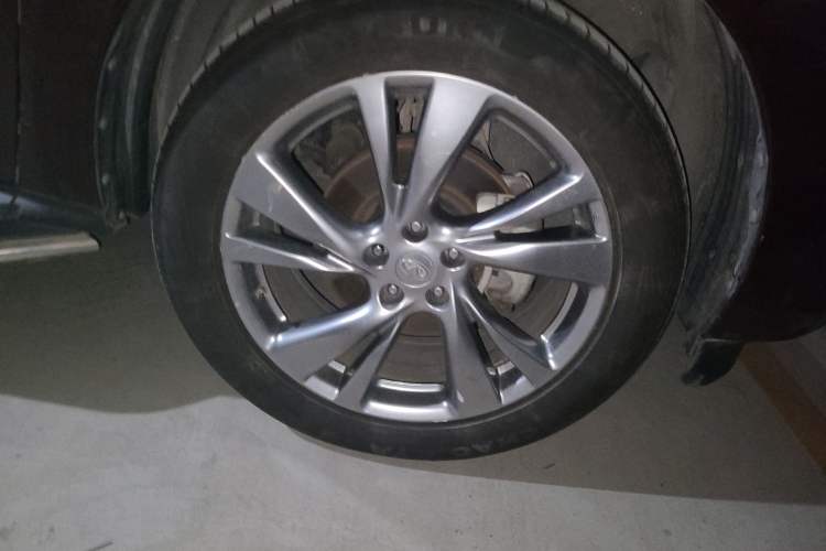 Used Infiniti JX 2013 JX35 Two-Wheel-Drive Excellence Edition Right Front Wheel Hub