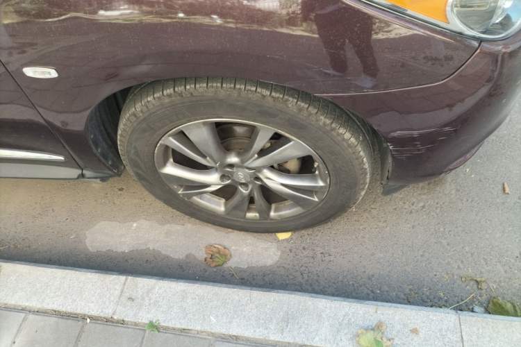 Used Infiniti JX 2013 JX35 4x4 All-Terrain Edition Right Front Wheel Hub