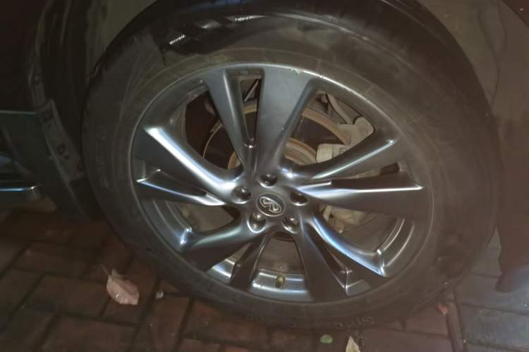 Used Infiniti JX 2013 JX35 Two-Wheel-Drive Excellence Edition Right Front Wheel Hub