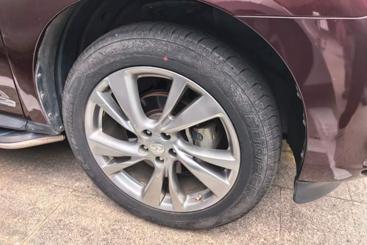 Used Infiniti JX 2013 JX35 Two-Wheel-Drive Excellence Edition Right Front Wheel Hub