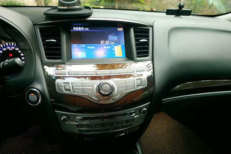 Used Infiniti JX 2013 JX35 Two-Wheel-Drive Excellence Edition Audio And AC Panel