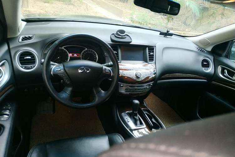 Used Infiniti JX 2013 JX35 Two-Wheel-Drive Excellence Edition Center Console